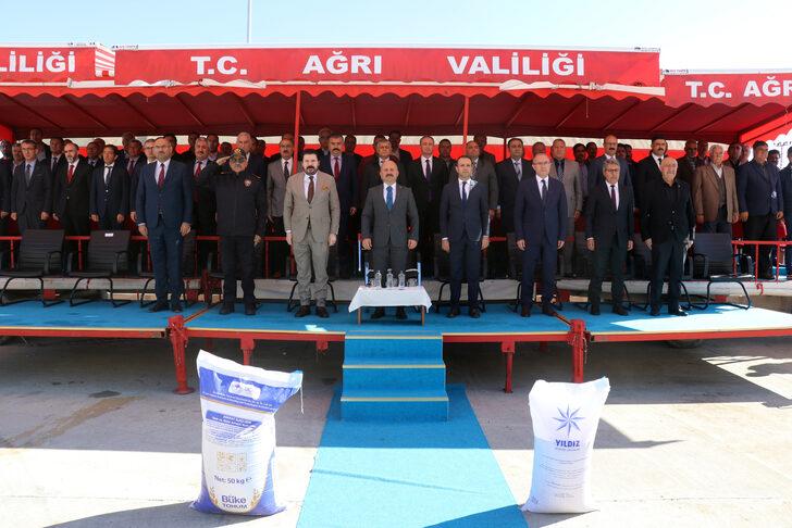 Ağrı'da atıl alanların ekilmesi için bin 60 çiftçiye buğday tohumu dağıtıldı G1