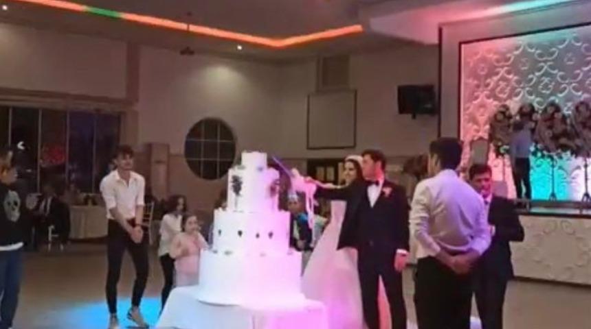 Düğünde akılalmaz şaka! Gelin ve damat ne yapacağını şaşırdı