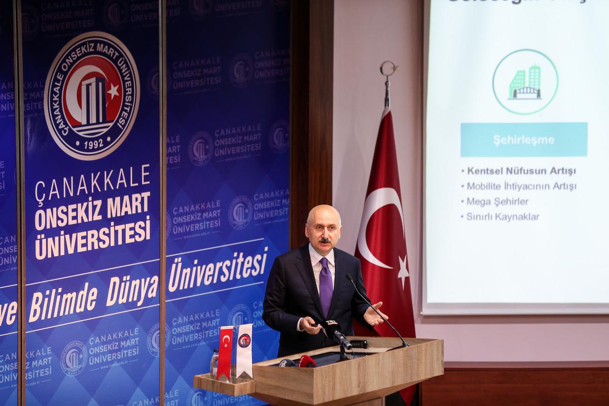 Bakan Karaismailoğlu, &Ccedil;anakkale Onsekiz Mart &Uuml;niversitesinde konferans verdi: