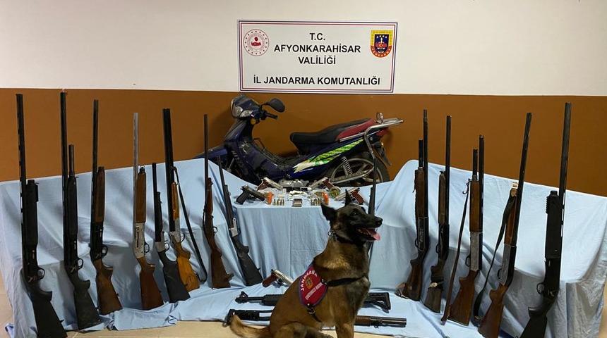 Afyonkarahisar'da uyuşturucu ve silah kaçakçılığı operasyonunda 1 zanlı tutuklandı