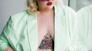 Büyük beden model Abby Bible transparan elbisesiyle kalıpları alt üst etti! “Kadınsı olarak görülmeyeceğimi kabul etmiştim”