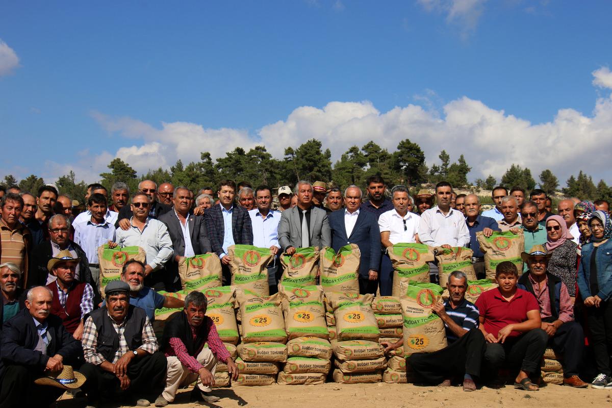Mersin'de &ccedil;ift&ccedil;ilere 50 ton ata buğdayı tohumu dağıtımına başlandı