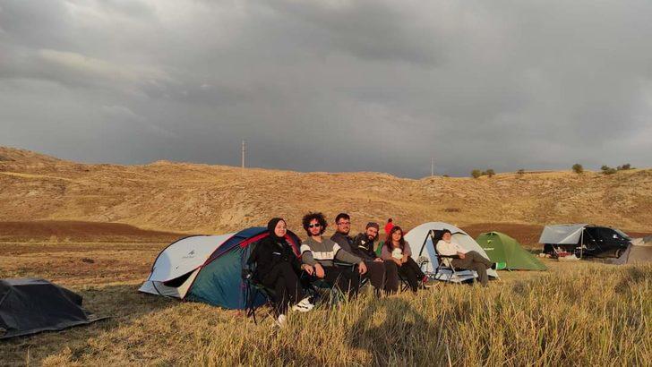 Doğa tutkunları Sivas'taki Tödürge Gölü'nde kamp yaptı G2