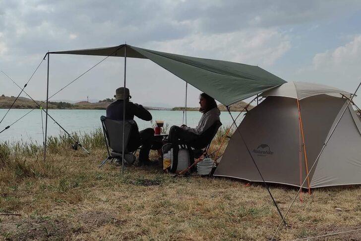 Doğa tutkunları Sivas'taki Tödürge Gölü'nde kamp yaptı G5