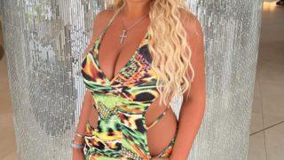 Sosyal medya fenomeni Apollonia Llewellyn deri takımıyla gündem oldu! Fermuarını açıp eteğini kalçasından sıyırdı