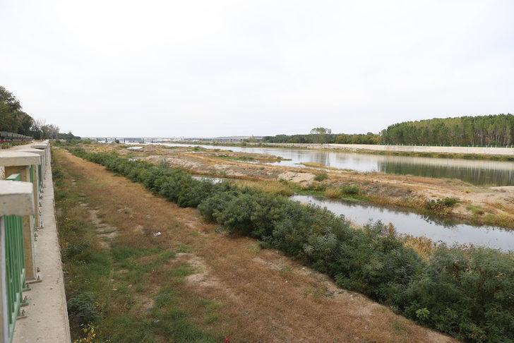Edirneliler Tunca Nehri'nin ardından Meriç'in de kum adacıklarından temizlenmesini istedi G3