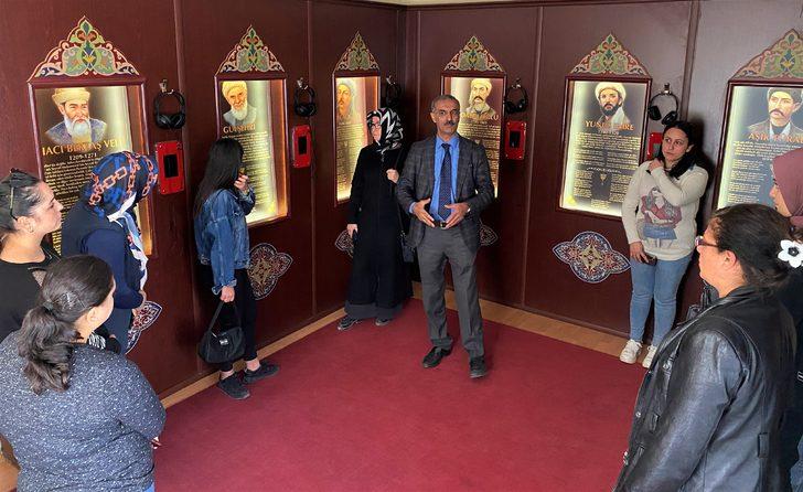 Kırşehir'e ilk kez gelen üniversite öğrencilerine tanıtım gezisi düzenleniyor G3