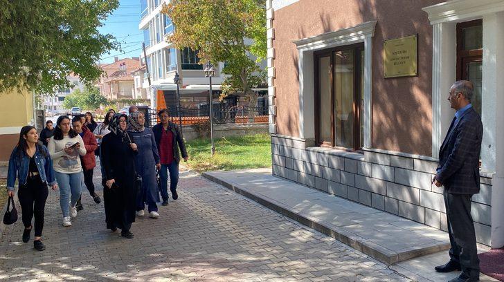 Kırşehir'e ilk kez gelen üniversite öğrencilerine tanıtım gezisi düzenleniyor G5