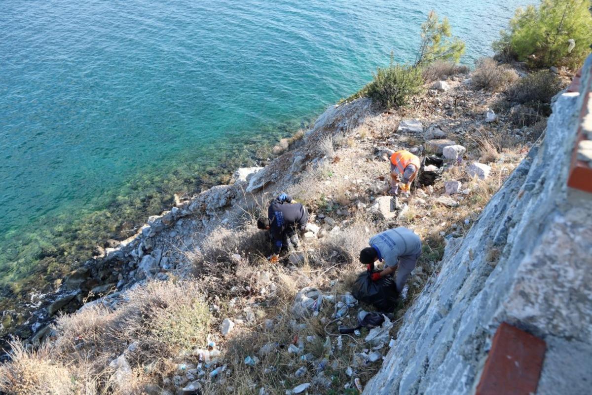 Bodrum'da AKUT ekiplerinin de katıldığı &ccedil;alışmayla 1 ton atık toplandı