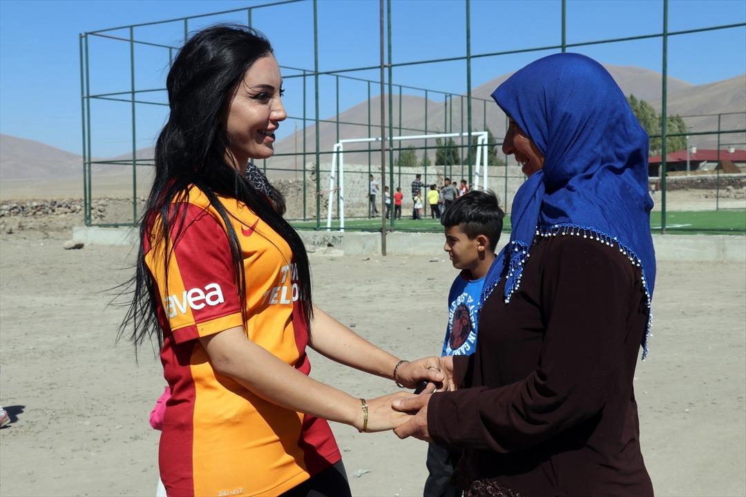 27 yaşındaki Ağrılı kadın muhtar yaptıklarıyla şaşkına &ccedil;evirdi! K&ouml;y sakini: Erkekler varken sıcak bakılmıyordu ama...