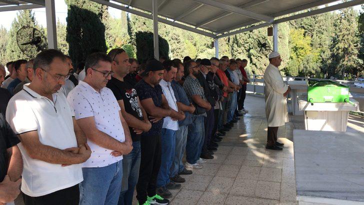 Adana'da kazada hayatını kaybeden skuter sürücüsünün cenazesi defnedildi G2