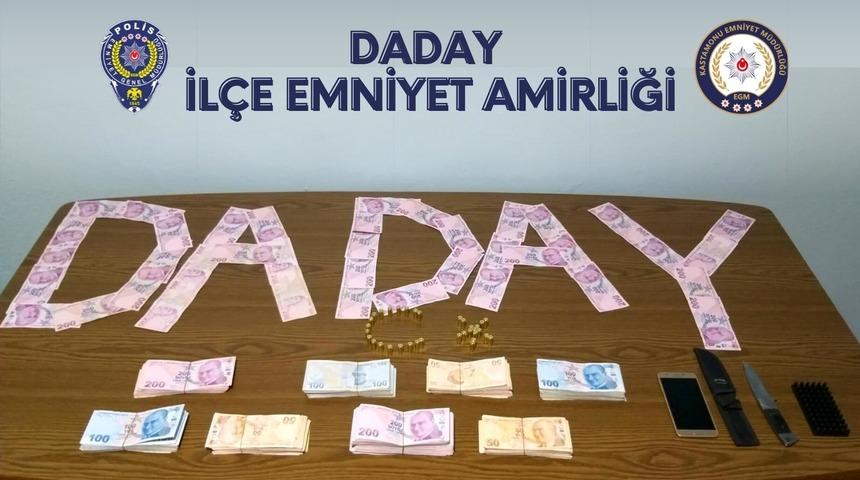 Kastamonu'da vatandaşlardan tehditle para isteyen 3 kişi gözaltına alındı