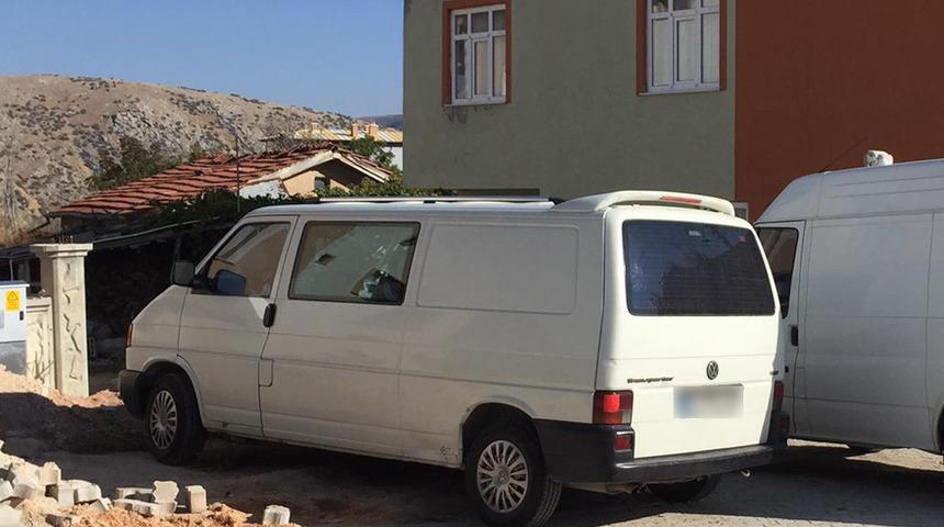 Bahçesinde çapa yaparken buldu! 60 yıldır toprağa gömülü haldeymiş: Meğer geçmişte...