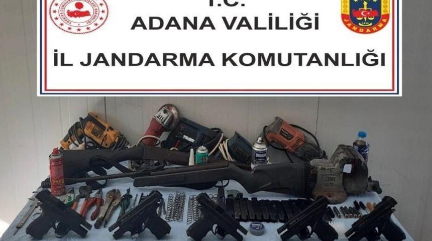 Adana'da ruhsatsız 6 silah ele geçirildi, 2 kişi gözaltına alındı