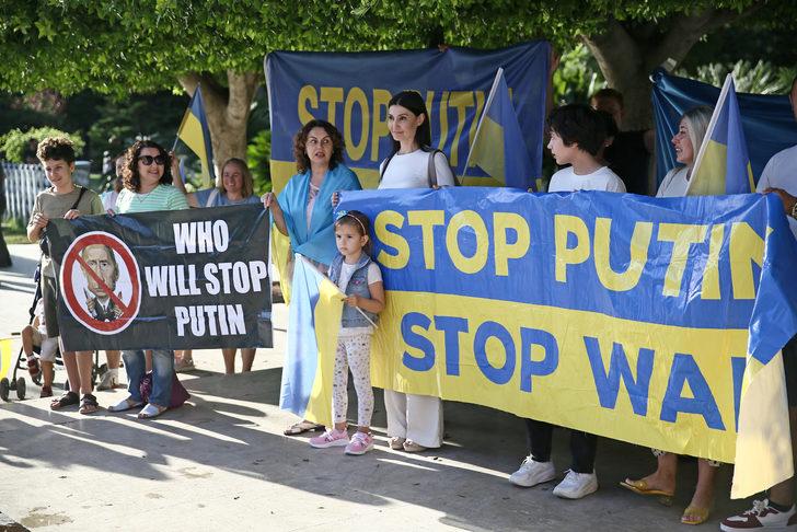 Adana'da yaşayan Ukraynalılar Rusya'yı protesto etti G2