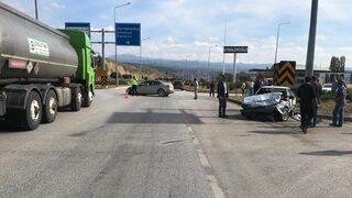 Çorum'da iki otomobilin çarpışması sonucu 5 kişi yaralandı
