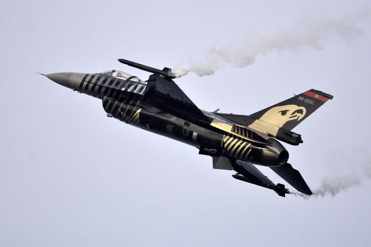 SOLOTÜRK, Bursa'da gösteri uçuşu yaptı G5