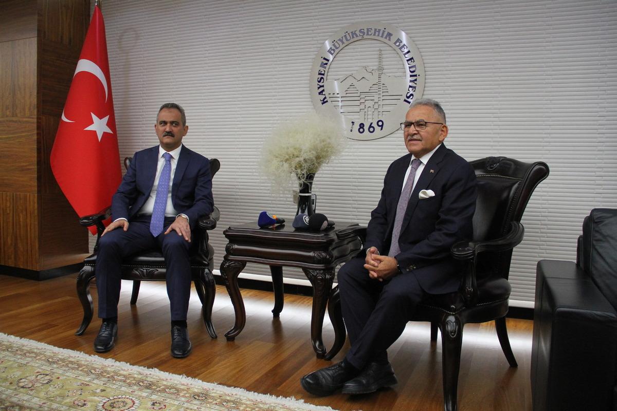 Milli Eğitim Bakanı &Ouml;zer, Kayseri'de ziyaretlerde bulundu