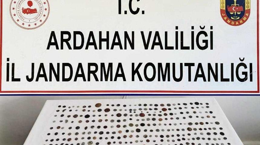 Ardahan'da 269 sikke ve 7 obje ele geçirildi