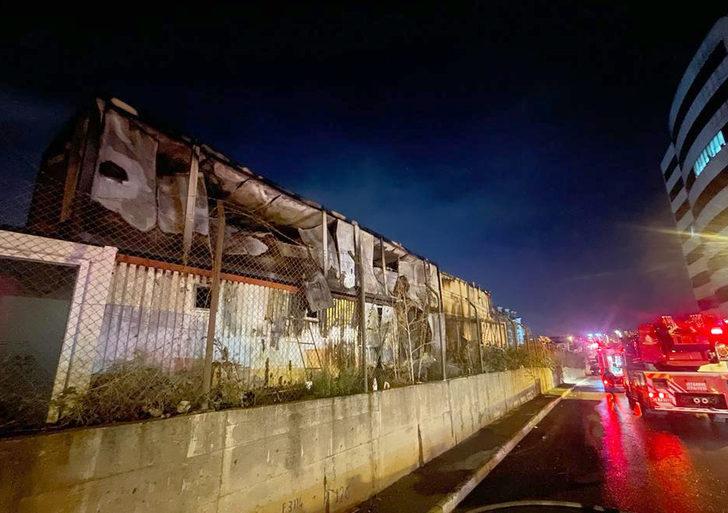 İstanbul'da işçilerin kaldığı konteynerlerde çıkan yangın söndürüldü G3
