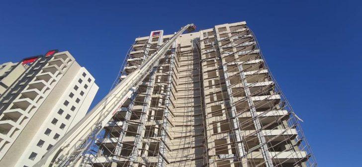 Diyarbakır'da çöken inşaat iskelesinde mahsur kalan 2 işçi kurtarıldı G3