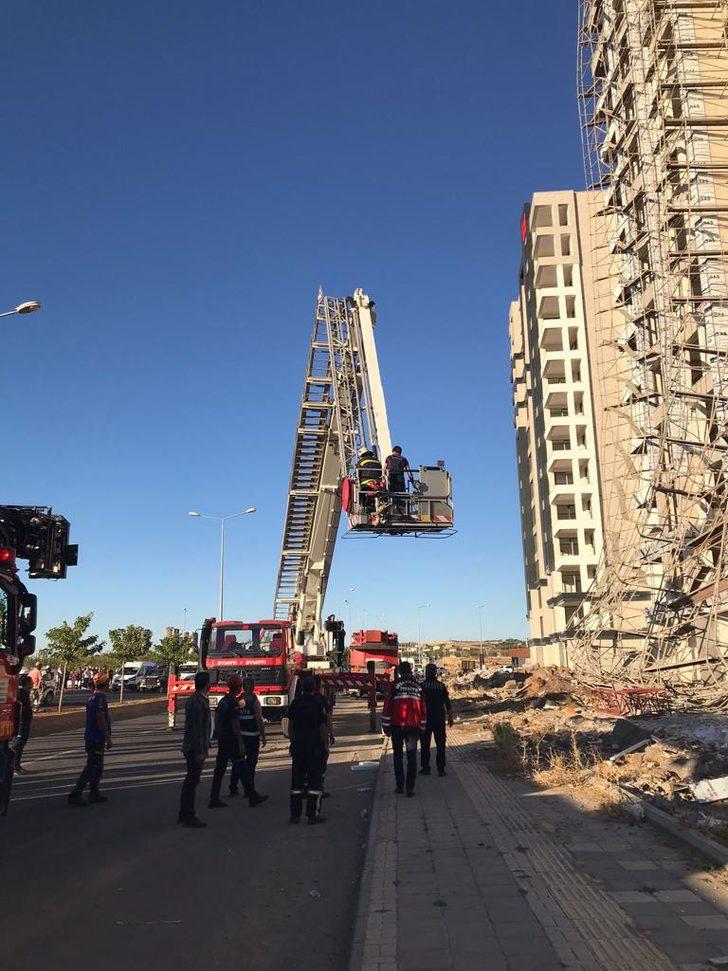 Diyarbakır'da çöken inşaat iskelesinde mahsur kalan 2 işçi kurtarıldı G4