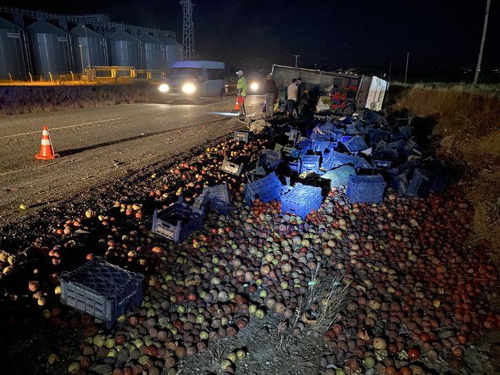 Adıyaman'da kamyonet devrildi, 2 kişi yaralandı G3