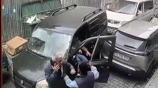 Fatih'te yol verme tartışması kanlı bitti! Yabancı uyruklu kağıt toplayıcısı döner bıçağıyla saldırdı!