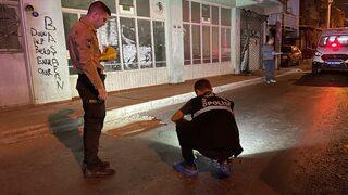 İzmir'de tartıştığı gruba silahla ateş eden kişi arada kalan babasını da vurdu