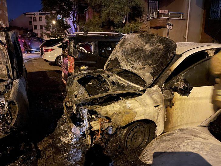 Ümraniye'de park halinde yanan araç, sokaktaki 3 aracın daha yanmasına neden oldu G2