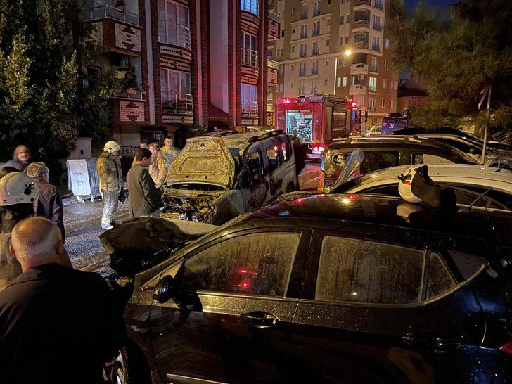 Ümraniye'de park halinde yanan araç, sokaktaki 3 aracın daha yanmasına neden oldu G4