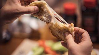 Sabahları ne yediğinize dikkat edin! Severek yedikleriniz kanser riskinizi artırıyor