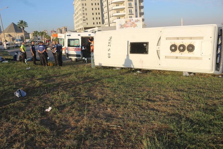 Adana'da işçi servisinin devrilmesi sonucu 15 kişi yaralandı G2