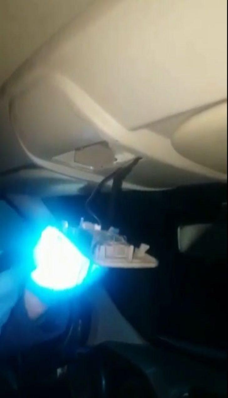 Kars'ta uyuşturucuyu otomobilin tavan lambasına saklayan zanlılar yakalandı G3