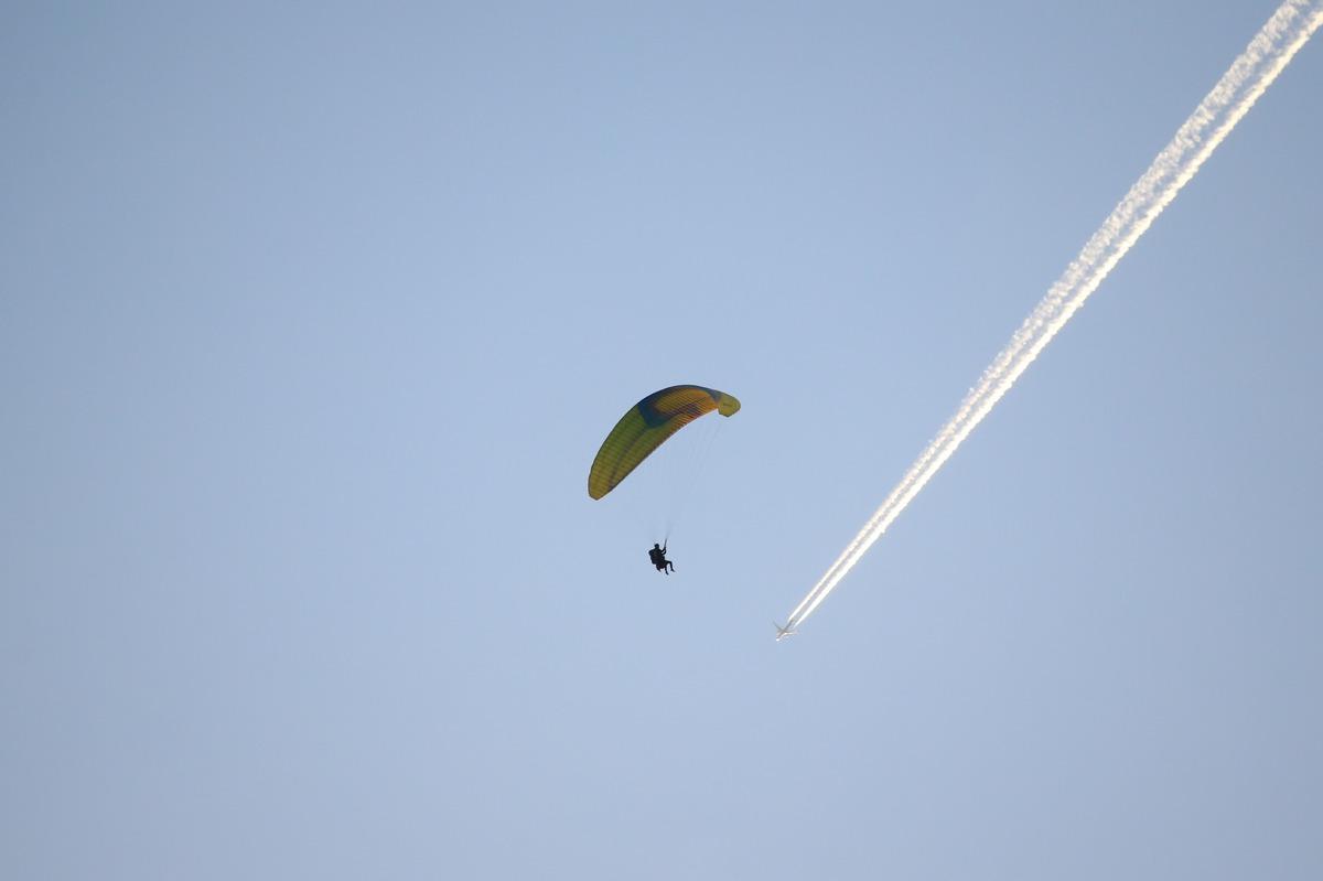 Kayseri'de kaymakamlar, turizme destek amacıyla yama&ccedil; paraş&uuml;t&uuml;yle u&ccedil;tu