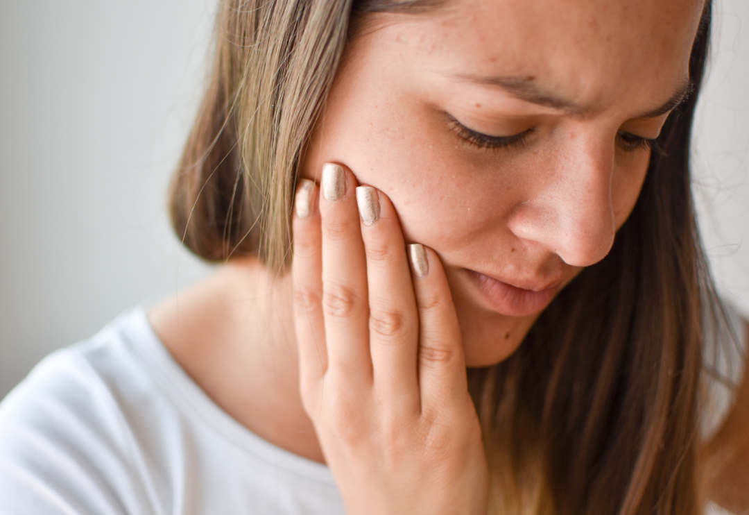 Acısını &ccedil;eken biliyor! Diş ağrılarını k&ouml;kten ge&ccedil;irecek &ccedil;&ouml;z&uuml;m