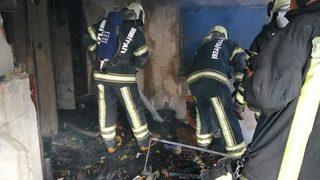 Denizli'de apartmanın çatı katında çıkan yangın söndürüldü