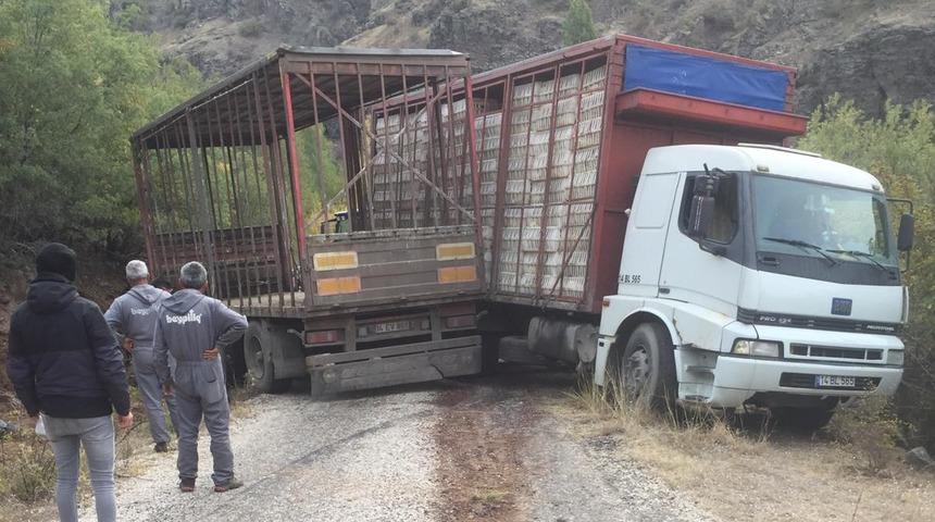Bolu'da rampada kayan kamyondan atlayan sürücü öldü