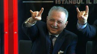 Ekmeleddin İhsanoğlu, 'Bozkurt' işaretini yapamadı