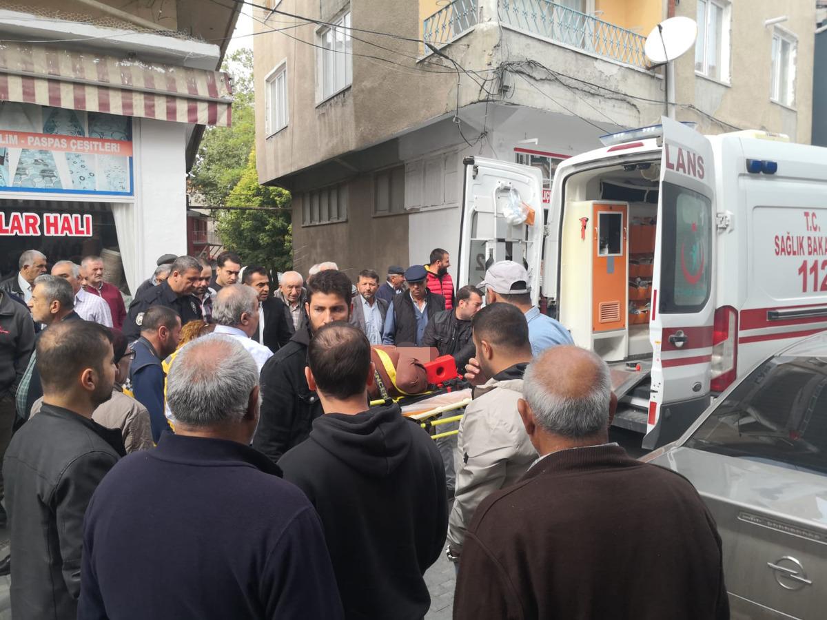 G&Uuml;NCELLEME - &Ccedil;orum'da akrabalar arasındaki silahlı kavga g&uuml;venlik kamerasına yansıdı