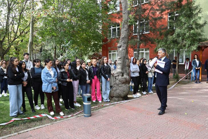 Edirne'de üniversiteliler katıldıkları tatbikat sonrası AFAD gönüllüsü olmak için sıraya girdi G4