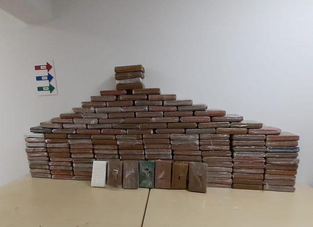 Antalya'da yabancı bandıralı gemide 183 kilo 738 gram kokain ele geçirildi