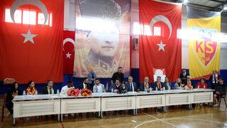 Kayserispor'un yönetici ve futbolcuları öğrencilerle buluştu