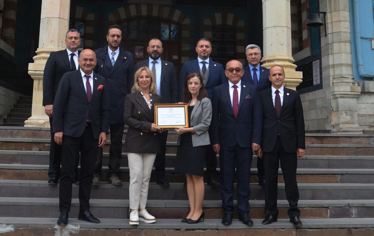 K&uuml;tahya Ticaret ve Sanayi Odası Başkanlığına se&ccedil;ilen Argat mazbatasını aldı