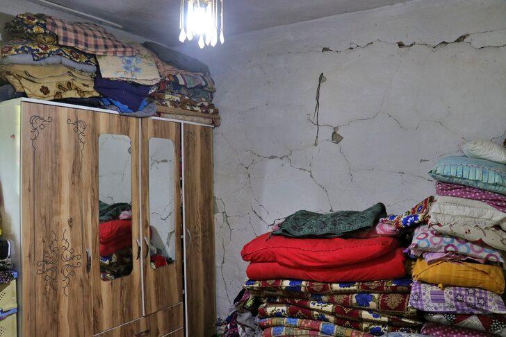 Osmaniye'deki depremde evi hasar gören aile yaşadıklarını anlattı G2