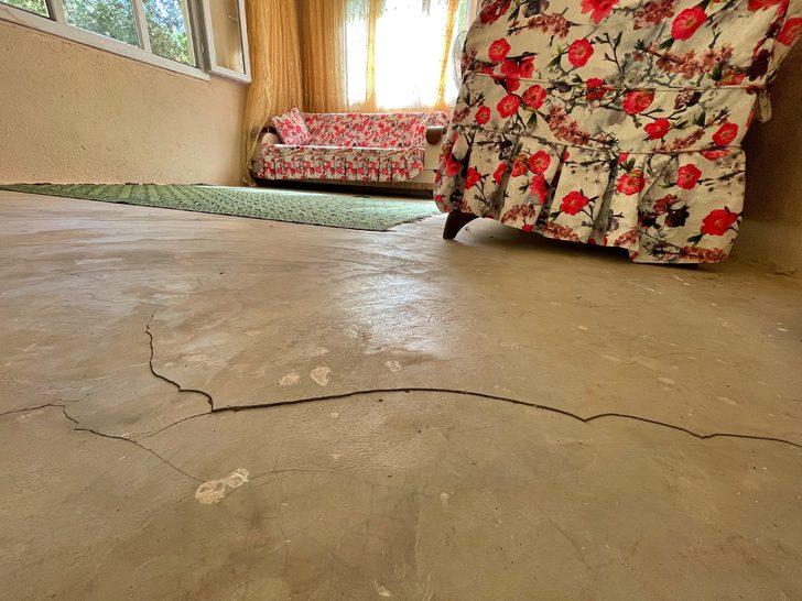 Osmaniye'deki depremde evi hasar gören aile yaşadıklarını anlattı G4