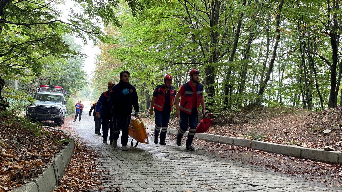 Bursa'da ağa&ccedil;tan d&uuml;ş&uuml;nce ormanda mahsur kalan kişi kurtarıldı