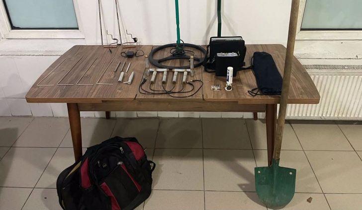 Sakarya'da kaçak kazı yapan 9 şüpheli suçüstü yakalandı G1