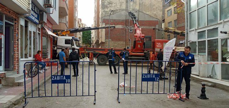 Sinop'ta yıkılma tehlikesi olan apartman ve bitişiğindeki binalar boşaltıldı G5