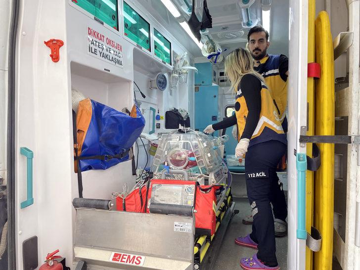 Kızı prematüre doğan doktor, minik Eylül'ü tedavi yolculuğunda yalnız bırakmadı G3